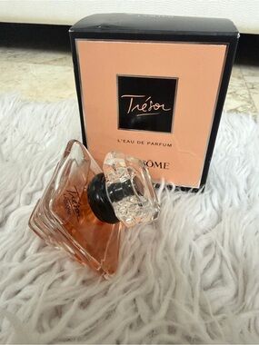 Lancome Tresor L'Eau de Parfum Peach and Black Bottle with Box